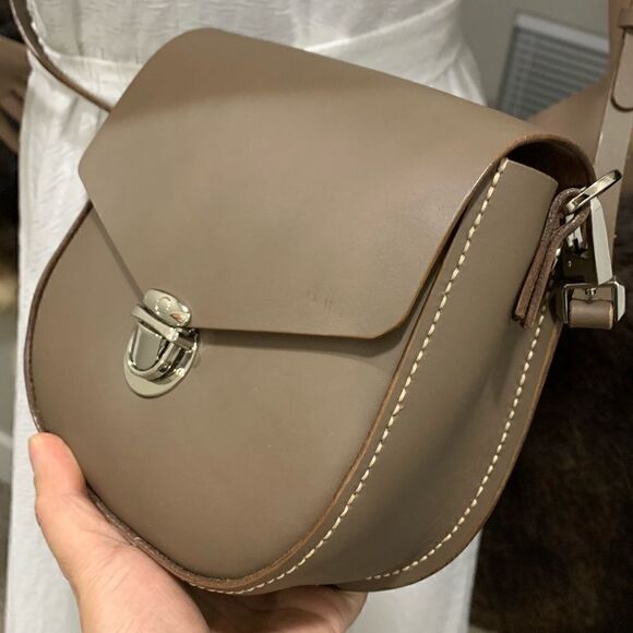 Completely Handcrafted Genuine Premium Cowhide Tuck Lock Saddle Bag/Crossbody - Picture 11 of 16